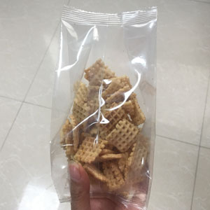 Вертикальная упаковочная машина (с большим ковшовым конвейером)
